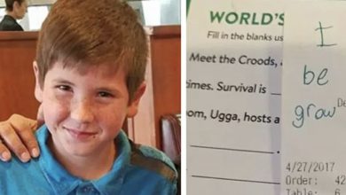 Photo of Young boy comes across a cop and slips him a note – He reads it quickly jumping up from his seat
