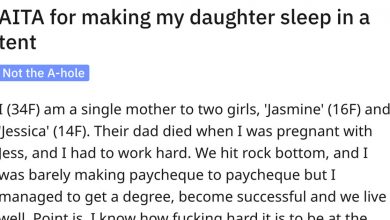 Photo of 14 Year Old Daughter Yells At Homeless Man So Her Mother Makes Her Sleep Outside To Teach Her A Lesson