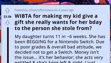 Photo of Woman Intends To Make Her Entitled Child Give Her Most Wanted Birthday Gift To A Kid She Stole From, Seeks Opinion Online