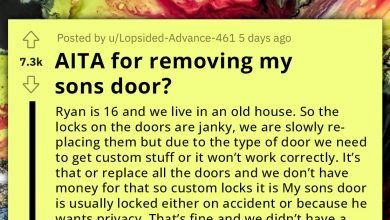 Photo of Worried Mother Temporarily Removes Door On Son’s Bedroom Because He Wouldn’t Open It For Hours