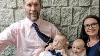 Photo of Mother Births 3rd Set Of Twins, But When She Sees Birth Certificate She Can’t Believe Her Eyes