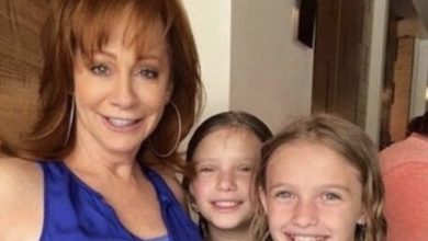 Photo of Reba McEntire remembers the day she lost her band in a horrific plane crash 32 years ago