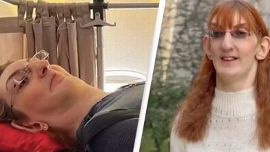 Photo of World’s tallest woman flew on plane for first time with airline having to remove six seats