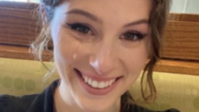 Photo of Widow Eating Alone Leaves Somber Note, Waitress Found In Tears