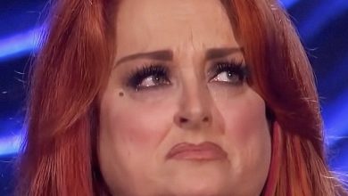 Photo of Wynonna Judd’s Fans Worry As Singer Looked ‘Frail’ and ‘Could Barely Walk’ during CMA Awards Performance