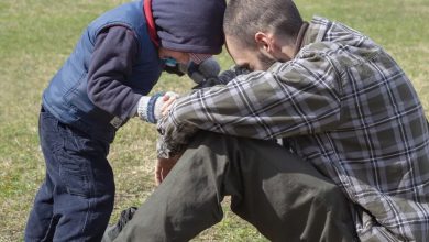 Photo of Man Has DNA Test Done on Son Who ‘Doesn’t Look Like’ Him, Wife Gathers Family upon Receiving Results