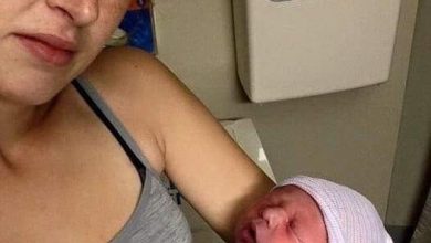 Photo of She placed her 30-day-old baby in the same bed with her, fed him and then put him to bed.