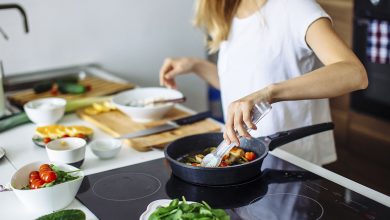 Photo of Woman Who Spends Five Hours Per Day in the Kitchen Says Her Job is to Make Husband’s Life Easier