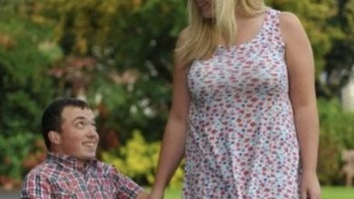 Photo of “Only 3’6ft tall”: Very short James Lusted’s wife and their daughter: what they look like