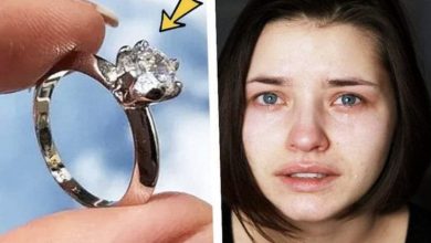 Photo of Woman Wears Her Mother’s Old Ring For 25 Years – Then Jeweller Tells Her This