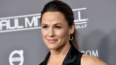 Photo of «How could Affleck leave her?» The whole Internet is discussing Garner’s Christmas look