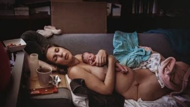 Photo of “Celebrating Cherished Moments: Mothers сарtᴜгe the Radiance of Their Little Angels Through the Lens of Photography.”