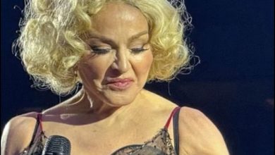 Photo of Fans left in shock at singer’s new look during recent concert