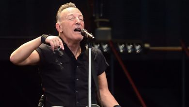 Photo of Bruce Springsteen, 74, confirms the death of his mother at 98
