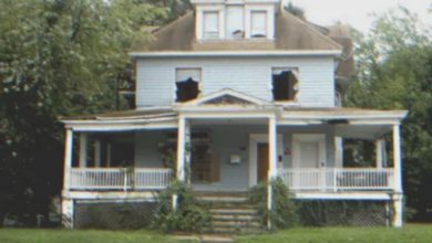 Photo of Son Runs Away from Home at 16, Comes Back at 29 to Find Only a Note in Deserted House