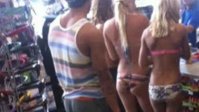 Photo of Photo Of Women In Convenience Store Turns Heads Online After People Notice Small Detail