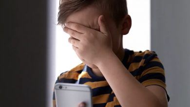 Photo of My Son Heard His Mom Crying & Strangers’ Voices, Urging Me Home — What I Discovered Was Beyond Belief