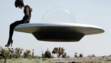Photo of A mesmerizing UFO glows above Egypt’s Giza Pyramids