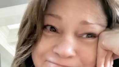 Photo of Valerie Bertinelli is saying goodbye.