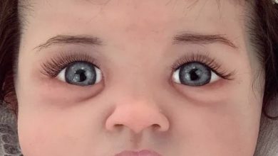 Photo of Do you notice anything strange about this little girl? Thousands of people DIDN’T realize it! The truth about the baby in the photograph