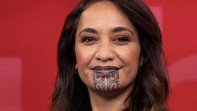 Photo of TV Presenter Celebrates Cultural Heritage and Shuts Down Trolls