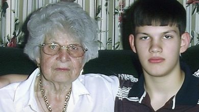 Photo of ‘Why Did You Give Birth to Me?’ Boy Is Ashamed of Old Mom Until He Learns He’s Not Her Son