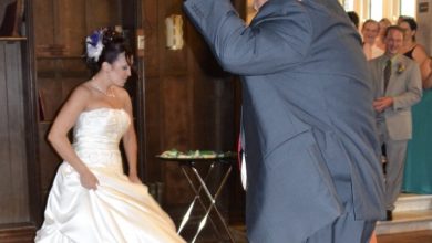 Photo of I read my cheating fiance’s texts instead of my vows at our wedding