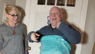 Photo of Woman Cuts Her Stepdaughter’s Prom Dress to Pieces — Dad Has Daughter’s Back & Teaches Wife a Lesson