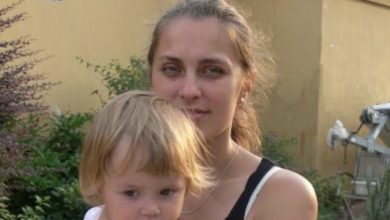 Photo of Pregnant Wife Sees Best Friend’s Message on Husband’s Phone: ‘You Haven’t Told Her about Us?