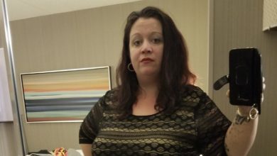 Photo of Wife Discovers Secret Passage Behind Bedroom Mirror, Enters and…