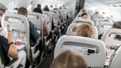 Photo of Elderly Woman Shunned in Business Class Until Young Boy’s Picture Drops from Her Purse