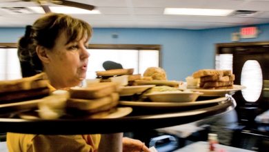 Photo of Privileged Lady Douses My Waitress Mother with Coffee – My Response Makes Her Deeply Rue Her Actions