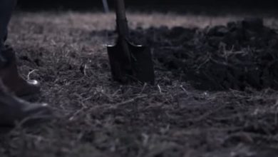 Photo of I Found My Husband Burying Bags in Our Backyard at Night – The Contents Left Me Shocked and Pale