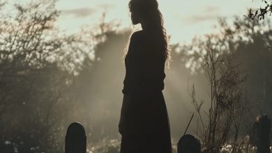 Photo of I Caught a Woman Discarding the Flowers I Left on My Mother’s Grave – What I Learned from Her Changed My Life Forever