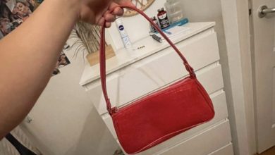Photo of I accidentally grabbed my daughter’s purse instead of mine and was completely stunned by what I discovered inside