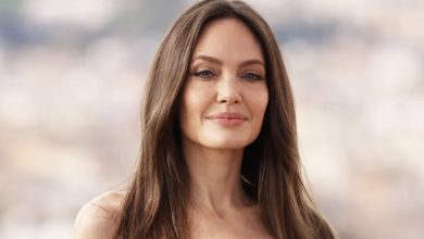 Photo of “Astonishing”: Blonde Angelina Jolie, 49, left everyone in awe at the 2025 Critics’ Choice Awards in a delicate, transparent lace gown, sparking a wave of excitement