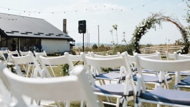 Photo of I allowed my friends to hold their wedding in my backyard—only to have them later bar me from bringing a date
