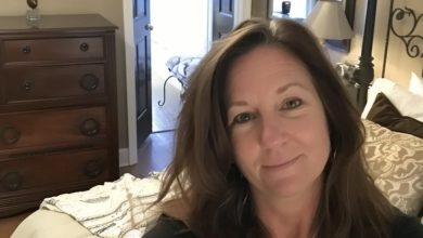 Photo of After inviting a man she met online to her home, a woman discovers his photo in a cemetery before he even arrives