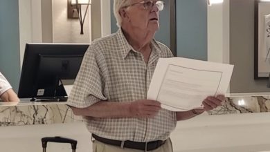 Photo of My family left Grandpa behind at the hotel to avoid paying the bill—but they had no idea they were messing with the wrong grandson