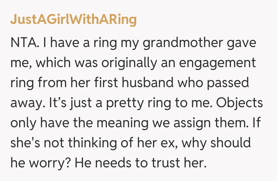 Comentariu de la JustAGirlWithARing
