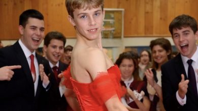 Photo of They Mocked My Son for His Graduation Outfit, But His Quiet Act of Kindness Changed Everything