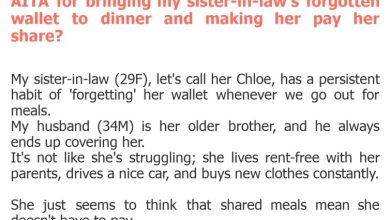 Photo of AITA for bringing my sister-in-law’s forgotten wallet to dinner and making her pay her share?
