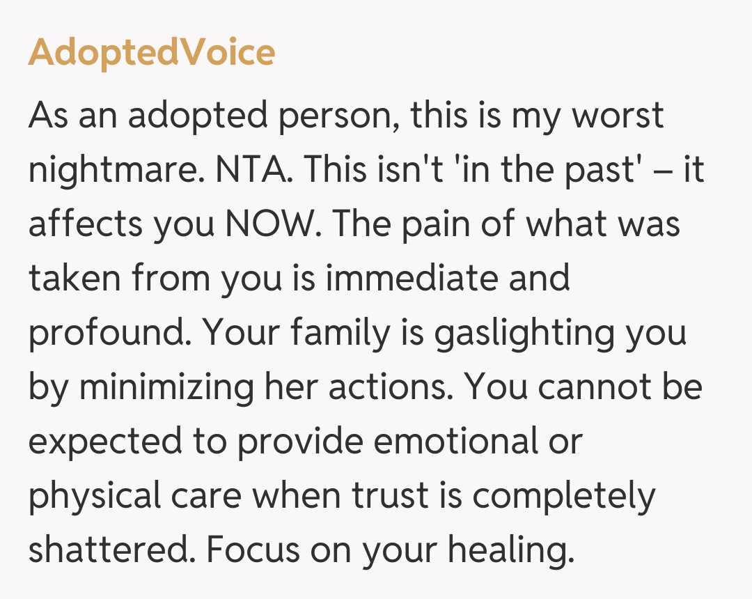 Comentariu de la AdoptedVoice