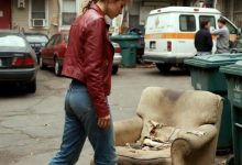 Photo of A Woman Brought Home a Sofa Someone Had Thrown Away — While Repairing It, Her Husband Found a Secret Inside That Left Them Speechless