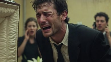 Photo of A Husband Asked for One Last Moment With His Pregnant Wife—What He Felt Next Made Doctors Act Immediately