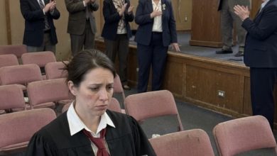 Photo of “They Chose a Vacation Over My Graduation Day—Until a Famous Doctor Stepped In and Turned My Silent Moment Into a Powerful Statement”