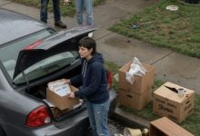 Photo of My Mother Gave Me 24 Hours to Leave the House for My Sister, But the Truth My Father Signed Turned Their Public Takeover Into a Street-Wide Reckoning