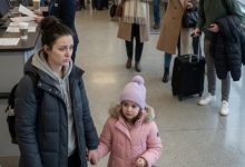 Photo of My Family Left Me and My Daughter at the Airport, But They Forgot I Was the One Holding Their Lives Together