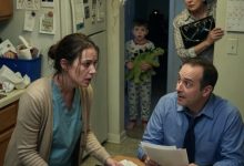 Photo of A Husband Proudly Gave His Entire Paycheck to His Mother—Then His Wife Opened a Folder That Changed Everything