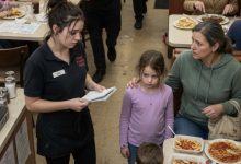 Photo of A Hungry Mother Asked for Leftovers at Closing Time — Days Later, She Returned With a Secret That Changed Everything